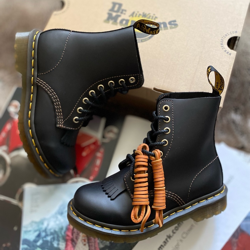 Dr. Martens Abruzzo Pascal Black Leather Boots
